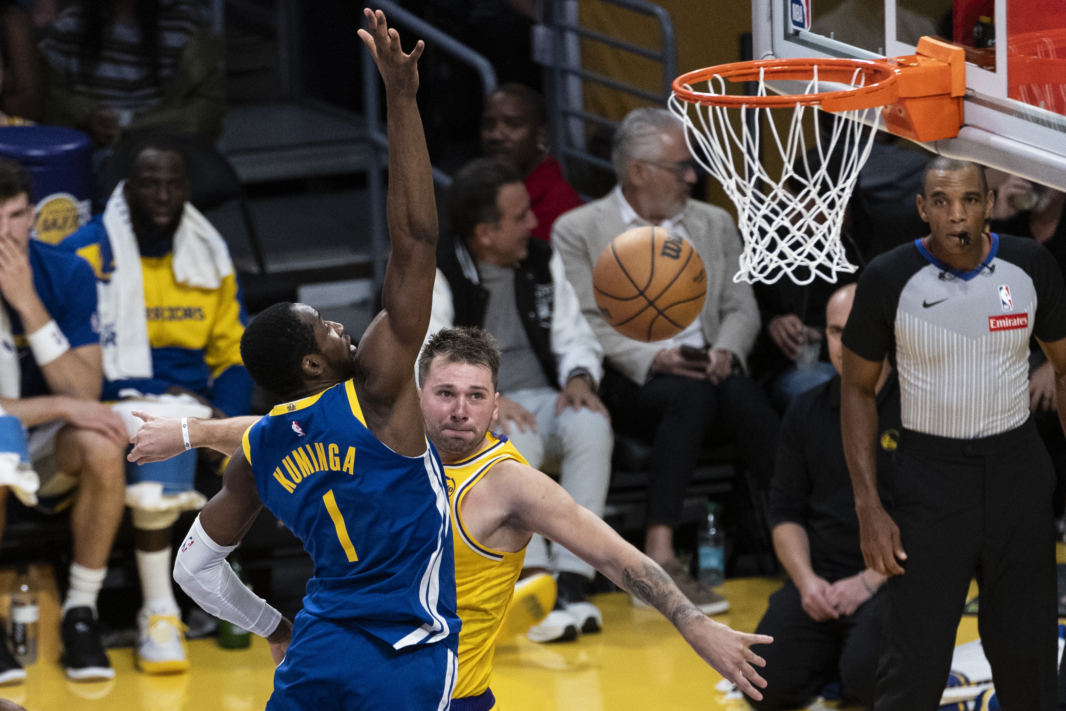 kaiyun-逢低买入库明加？湖人筹码不符合勇士需求 交易需要拉入第三方