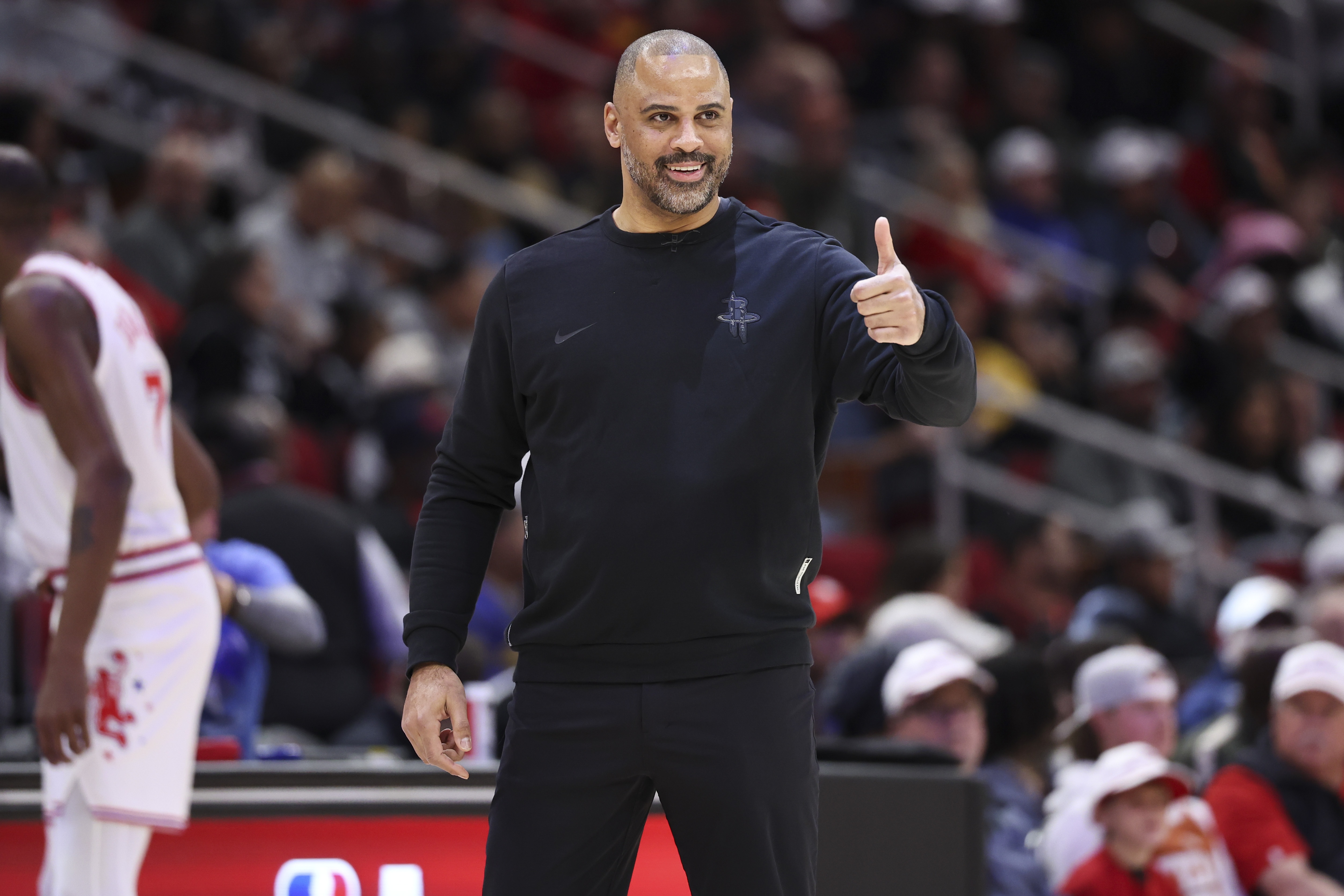 开云体育下载-19个失误人麻了!火箭没控卫&空间拥挤 失误多看似偶然实则必然?